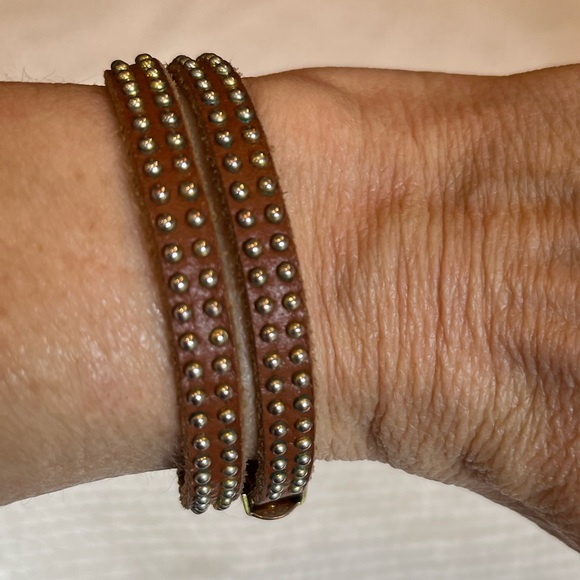 Studded leather wraparound bracelet - Picture 3 of 4